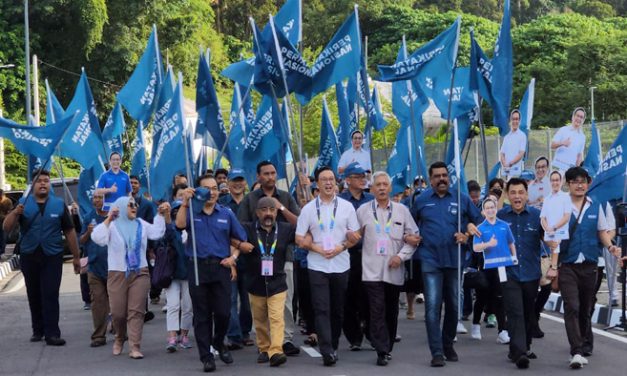 政局乱象丛生，只让人民看笑话 | 李梓晨