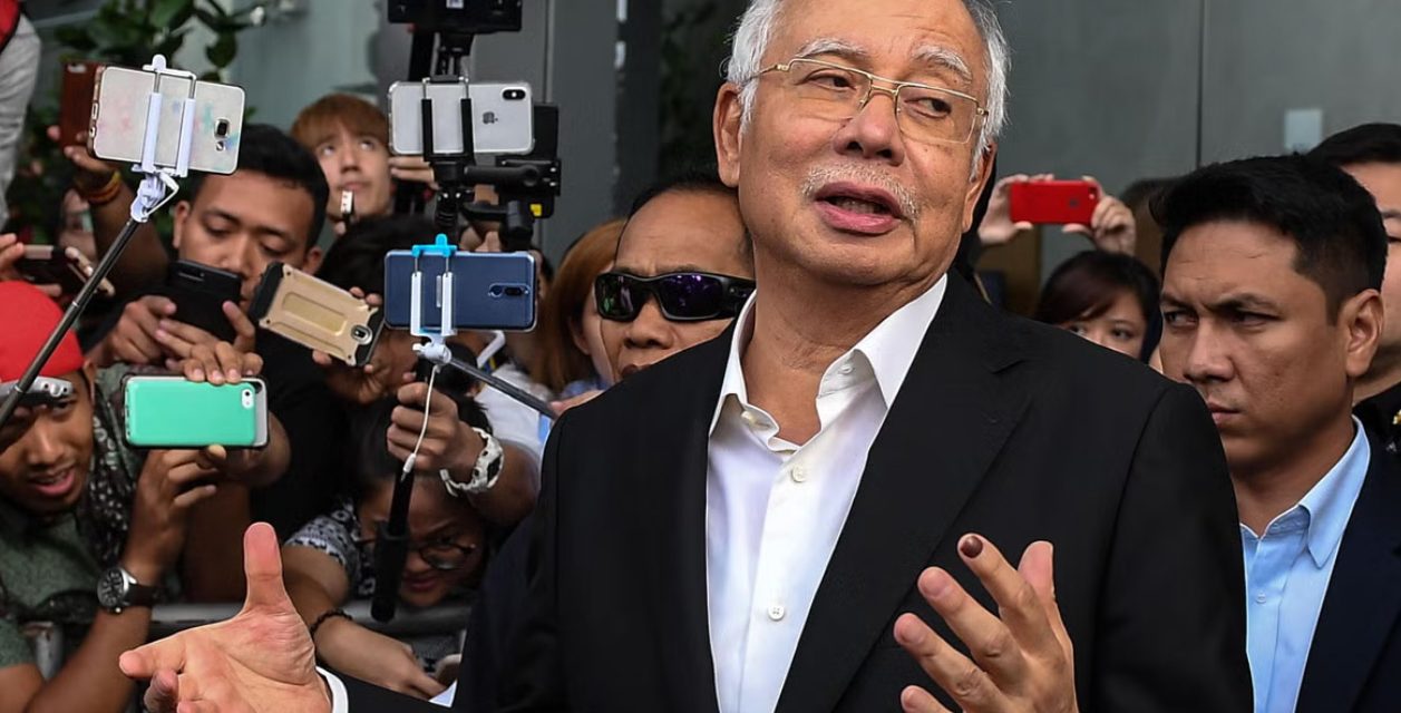 “特赦纳吉”重回风口浪尖：柔佛州选的恐惧营销与联合政府的内部撕裂