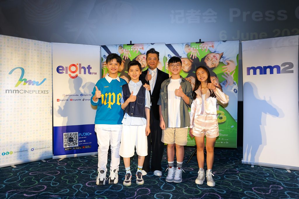 娱乐 | 梁志强导演携小演员天团来马 喊话若《小孩不笨3》破《钱3》票房 全体跳水游泳 | 锋视角