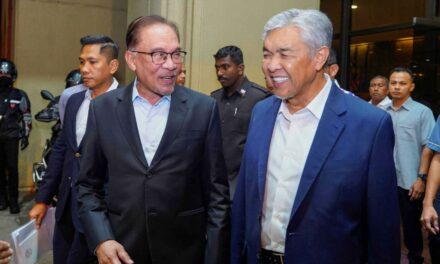 森州政变惊魂：巫统逼宫夺权，安华“团结政府”的骨牌会否倒下？