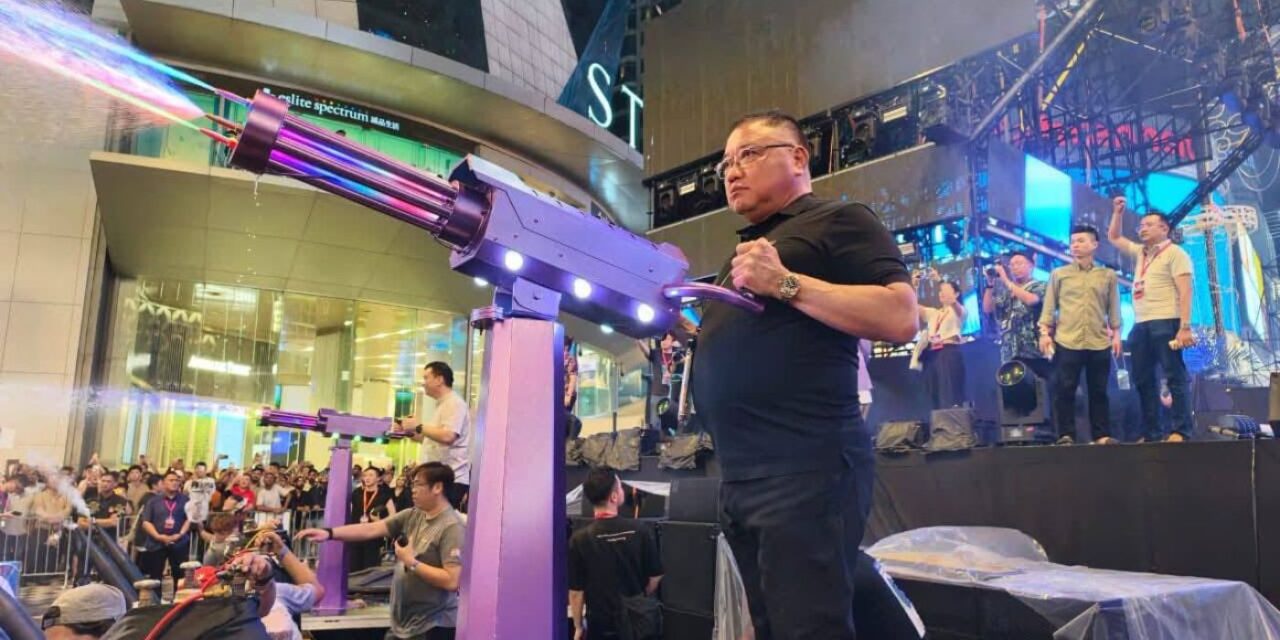 武吉免登的“湿身”博弈：水上音乐节狂欢背后，是谁在捍卫多元的孤岛？