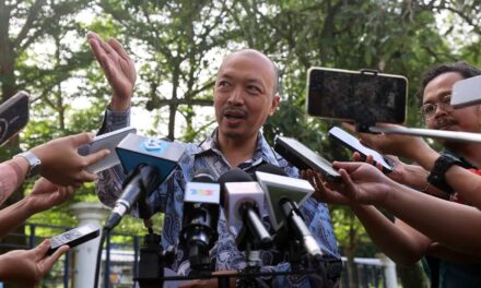 从国家沟通官到网络水军：解构社区通讯局的身份错位与公关灾难