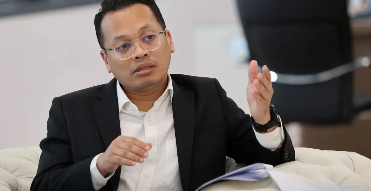 聂纳兹米幽会争议：私德破防与政治生涯的毁灭性打击